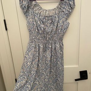Blue and white flower pattern dress in size Large